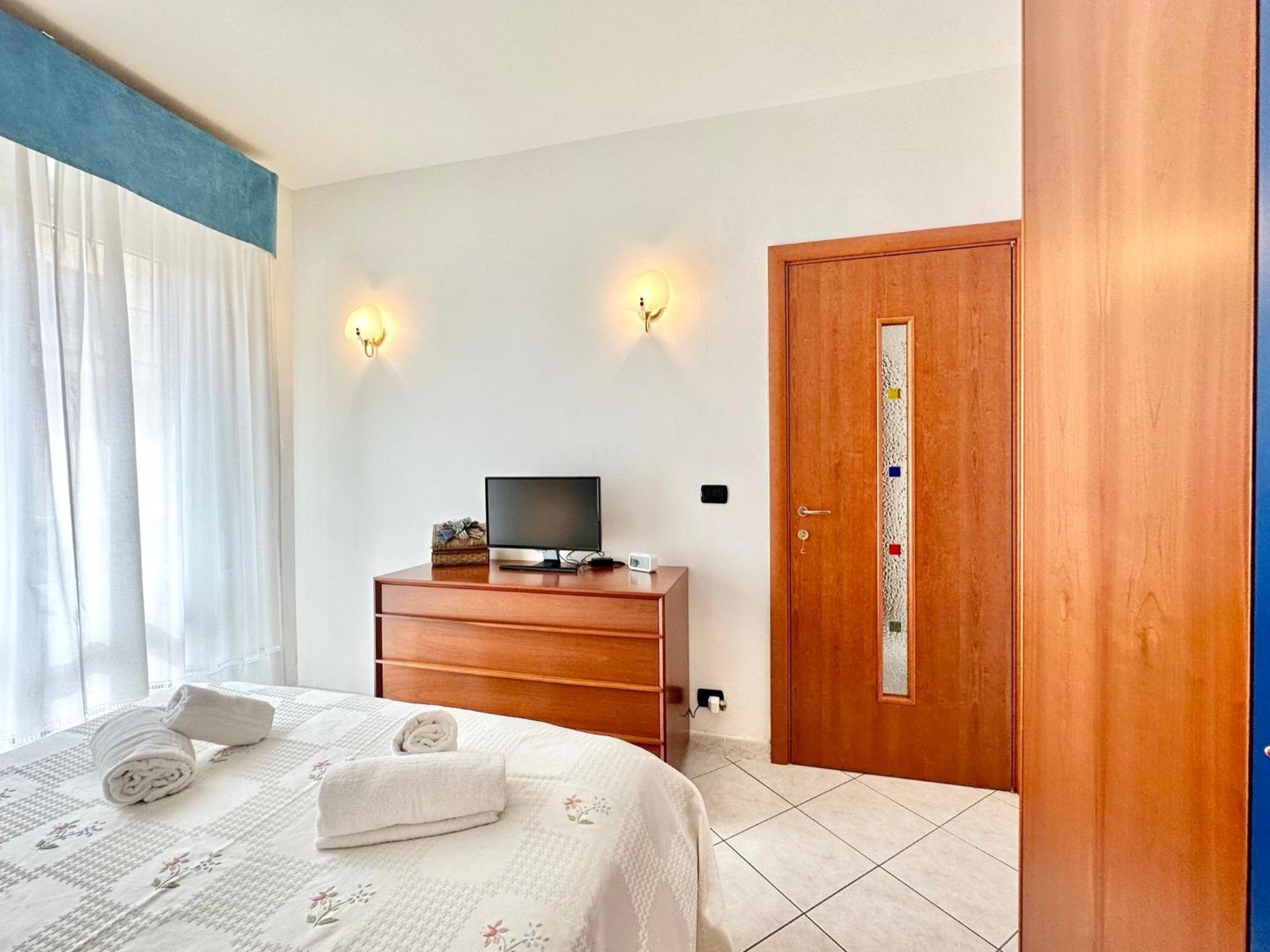 Hostdomus - Pietra Blu Apartment Pietra Ligure Bagian luar foto