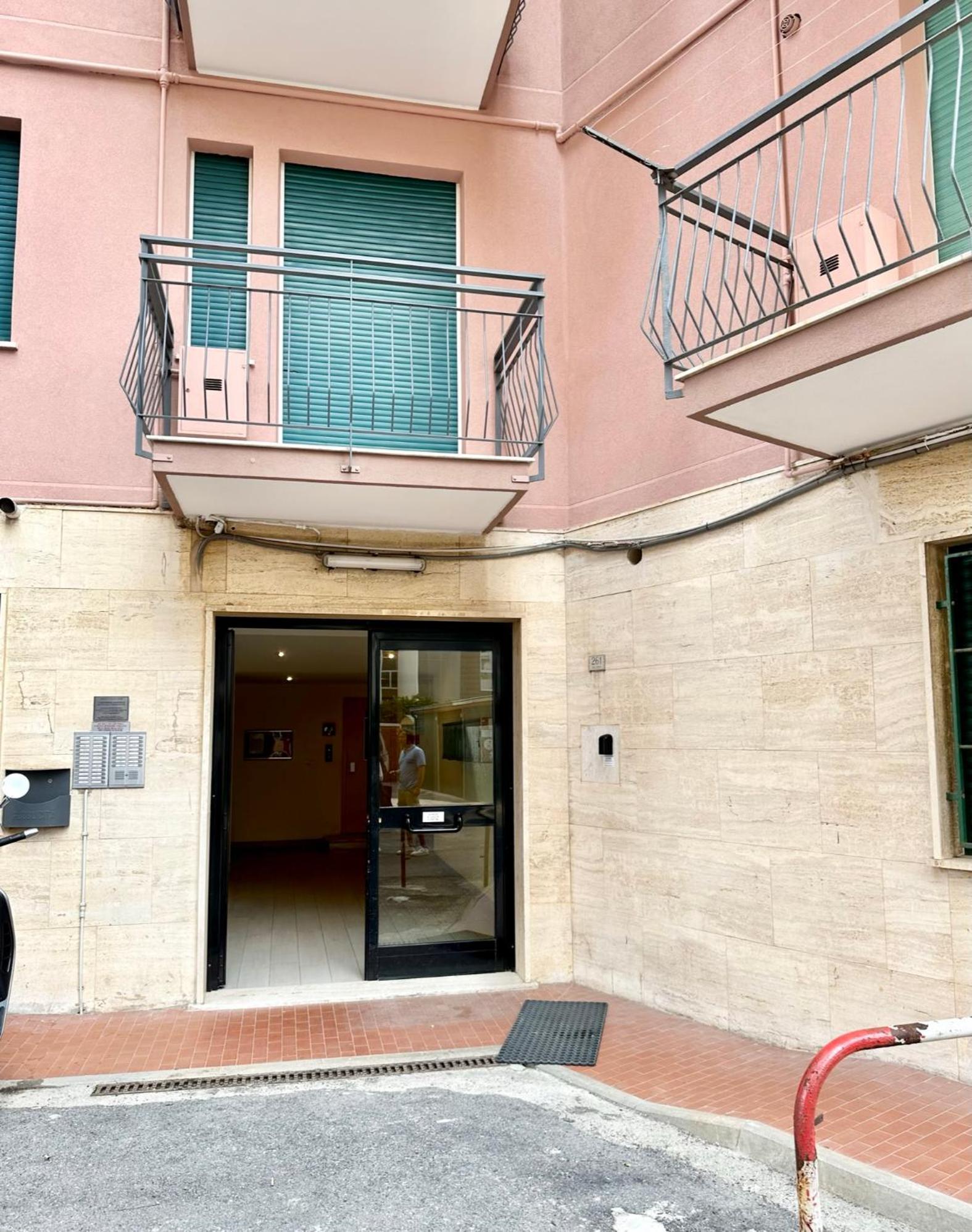 Hostdomus - Pietra Blu Apartment Pietra Ligure Bagian luar foto