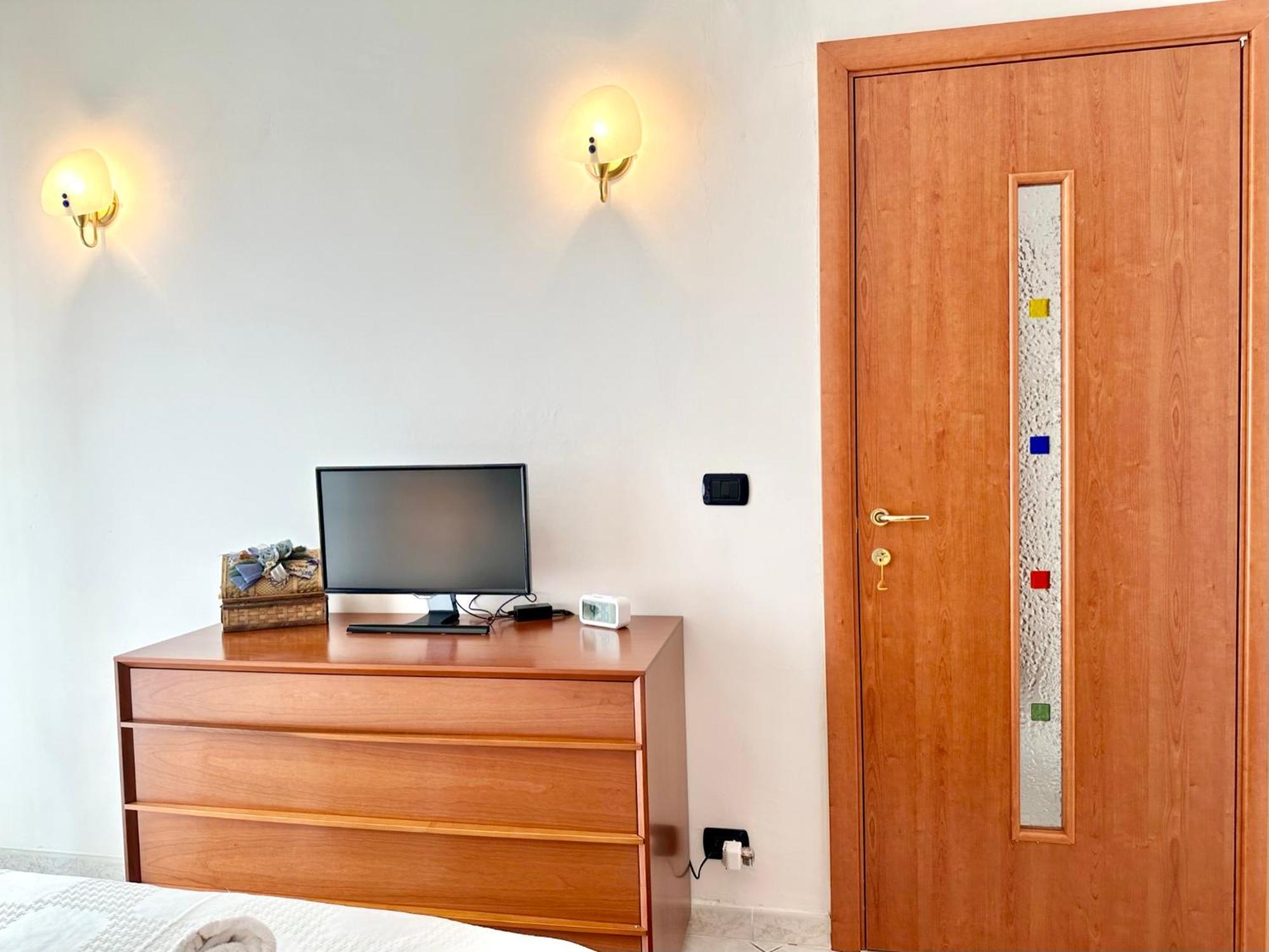 Hostdomus - Pietra Blu Apartment Pietra Ligure Bagian luar foto
